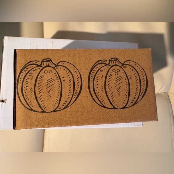 Citrine Sugar and Creamer Set & Talking Tables Pumpkin Sat and Pepper Shakers - Picture 6 of 9